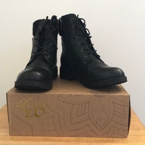 Vintage 93 black leather combat boots